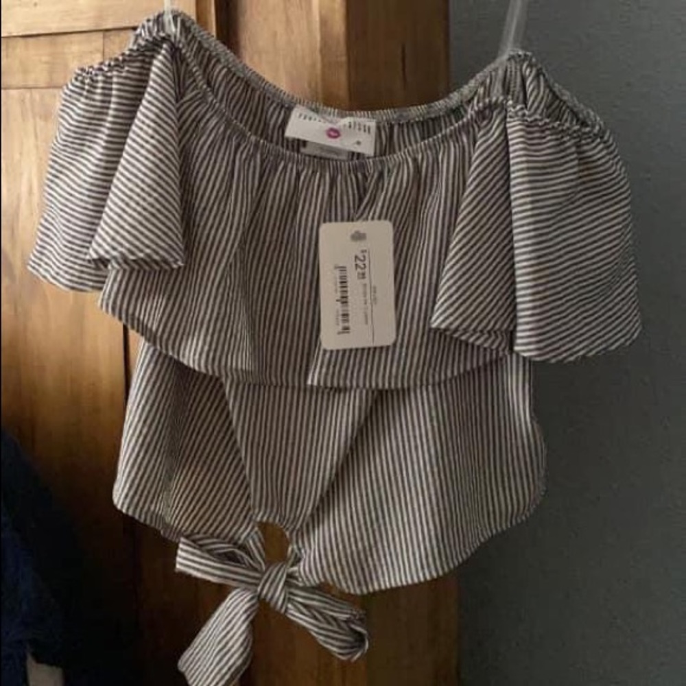 off the shoulder crop